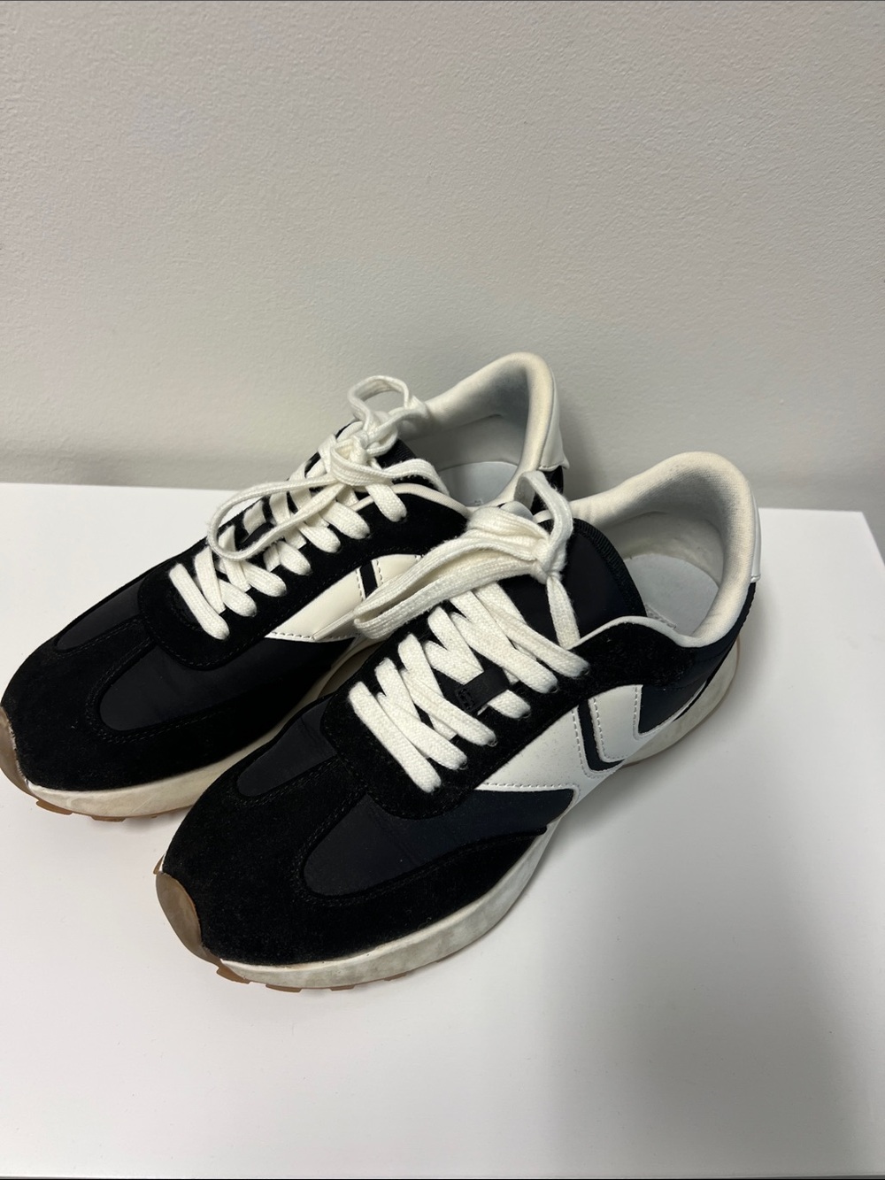 Steve Madden Black and White Women's Retro Runner Sneakers